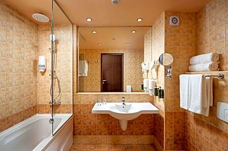 Triple Room Pool View