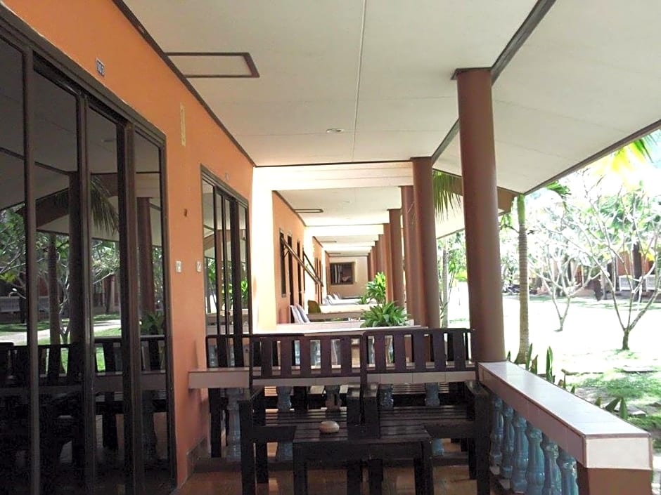 Lanta Bee Garden Bungalows