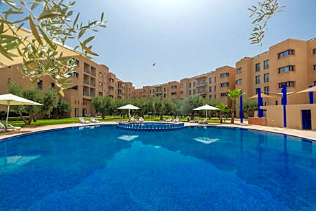 Senior Apartment with Pool View