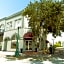 Oak Park Inn