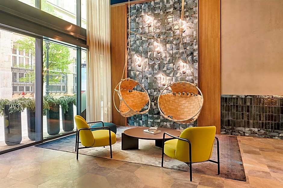 D8 Hotel