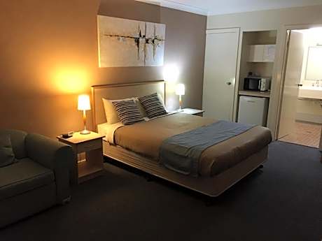 Deluxe Queen Room