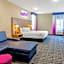 La Quinta Inn & Suites by Wyndham San Antonio Alamo City