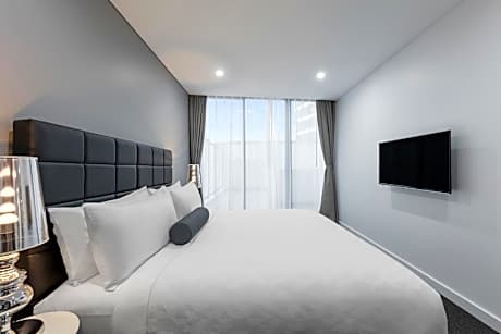 One Bedroom Accessible Suite