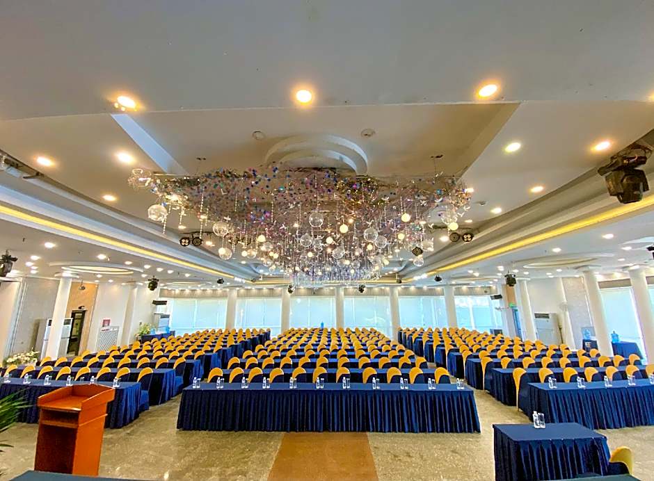 Sandals Hoang Yen Hotel