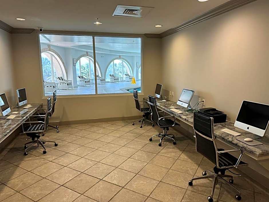 XL Terrace, Lazy River, I-O Pools, Game Room, Spa, Beach, Luxury 2-2 Penthouse!
