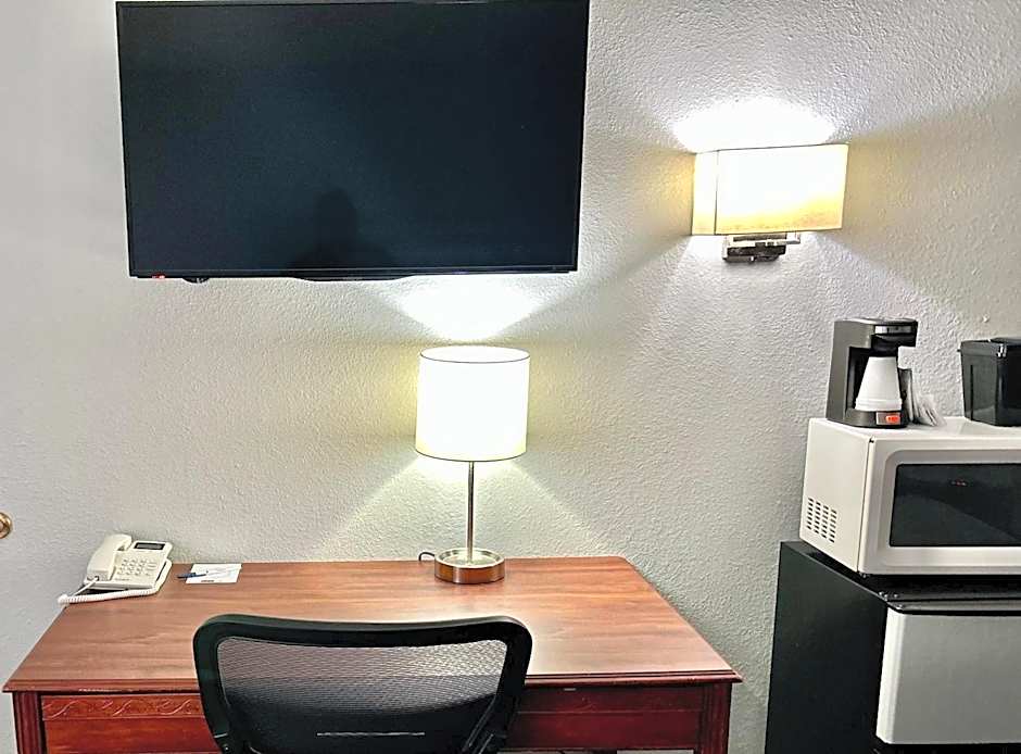 Travelodge by Wyndham Lincoln South