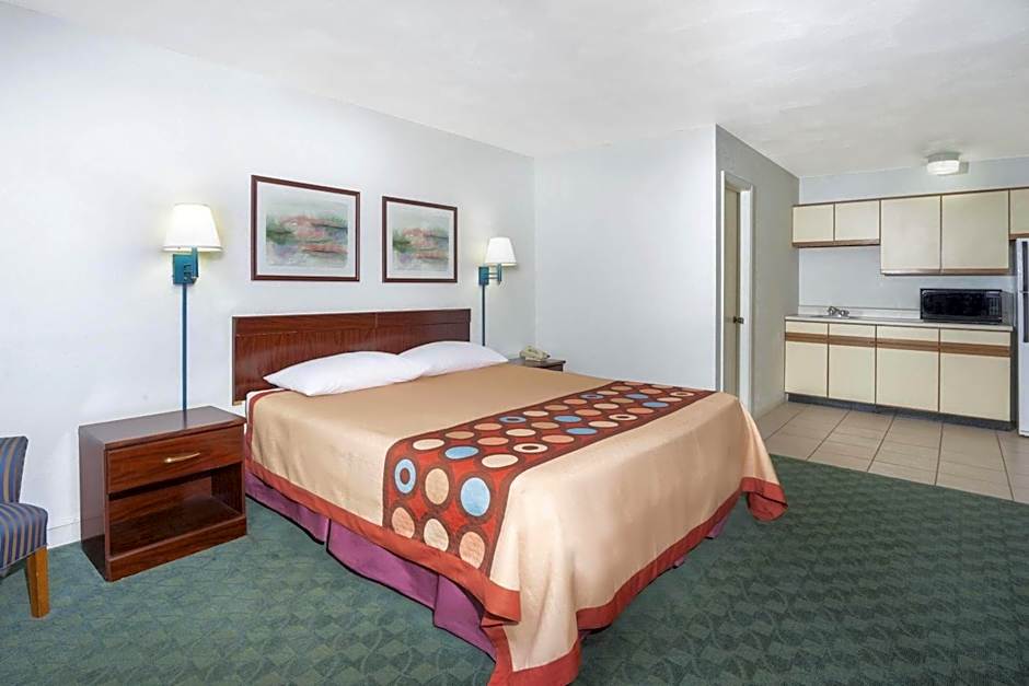 Photo 1 of 12 of 1 King Bed Suite, Nonsmoking