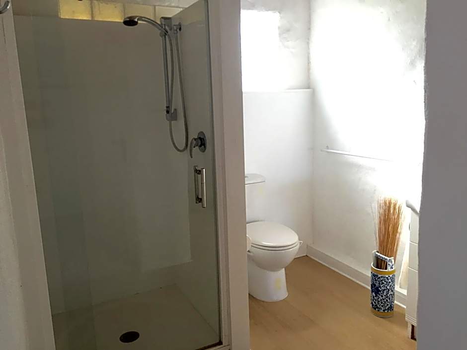 White House Apartments