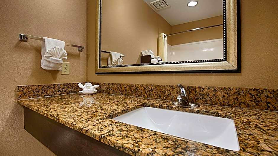 Best Western Bayou Inn & Suites