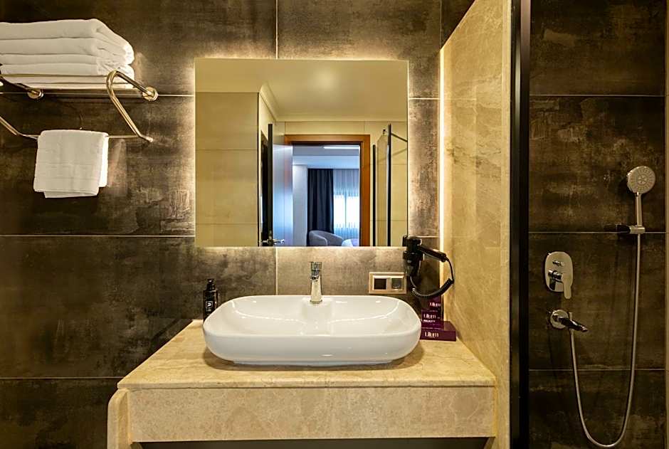 Lilium Hotel & Suites