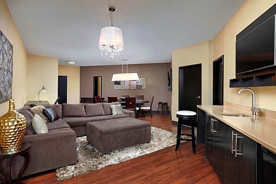 Four Points By Sheraton Hotel & Suites Calgary West