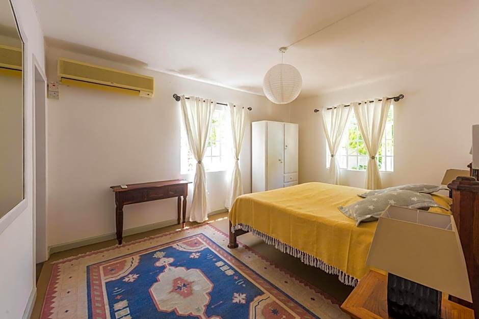 Cosy private bungalow pool 5 mins to beach