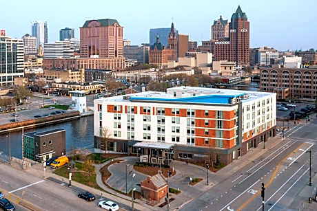 Aloft by Marriott Milwaukee Downtown
