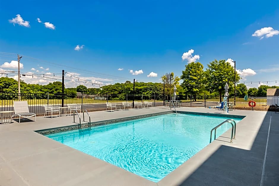 Spark by Hilton Tuscumbia Muscle Shoals