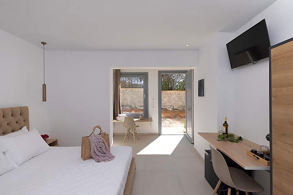 Chrysonisos Suites with Sunset & Seaviews near Kini