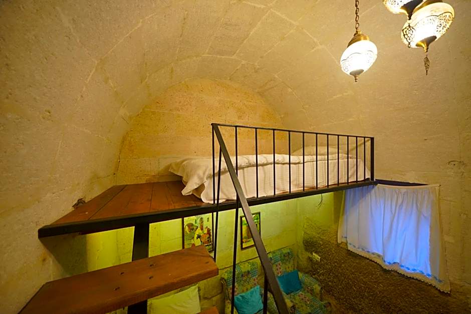 Salkım Cave House