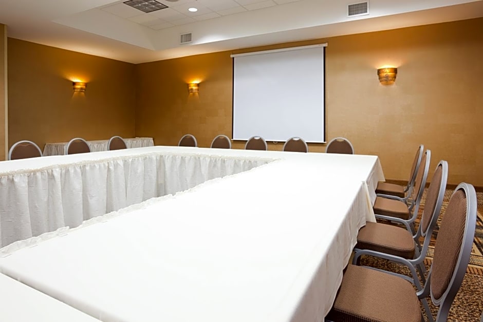 Holiday Inn & Suites Green Bay Stadium, an IHG Hotel