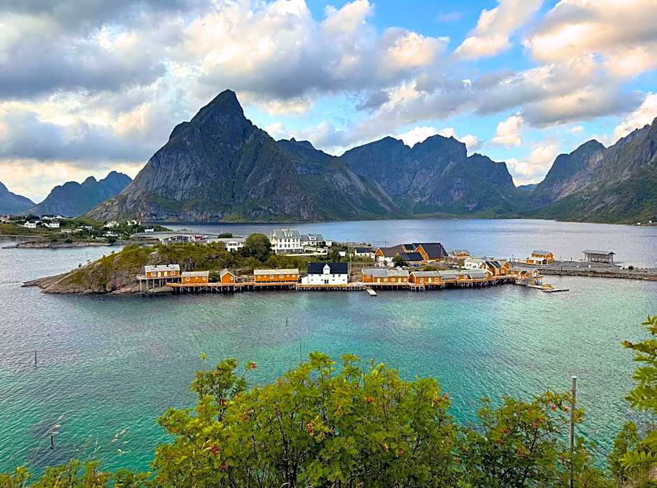 Sakrisøy Rorbuer