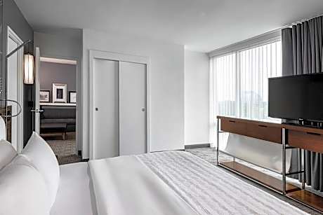 Suite, 1 Bedroom (Hearing Accessible) (1 King Bed)