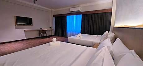 Deluxe Family Room