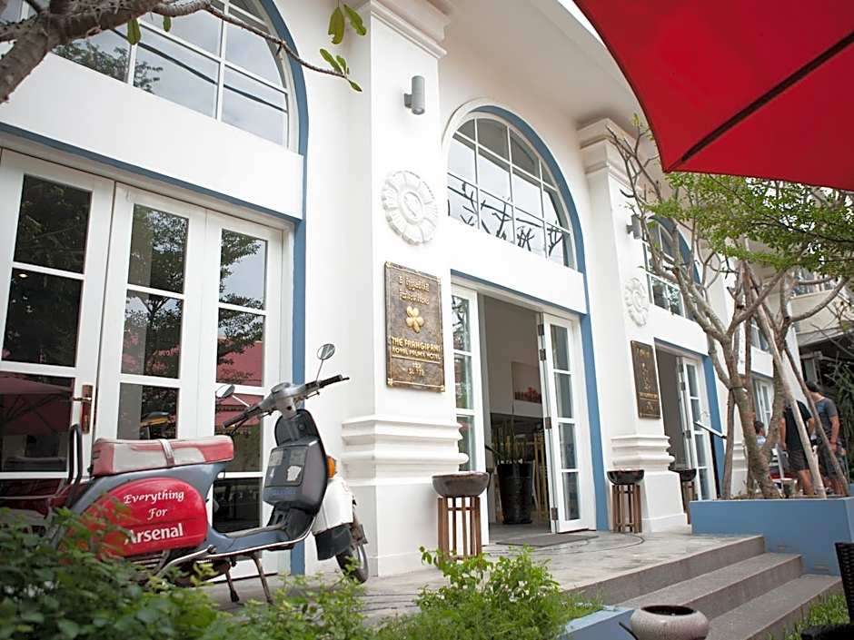 Frangipani Royal Palace Hotel