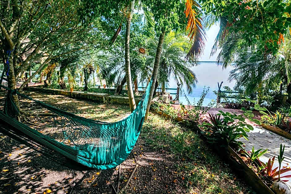 Villa Santuario Lake front Oasis