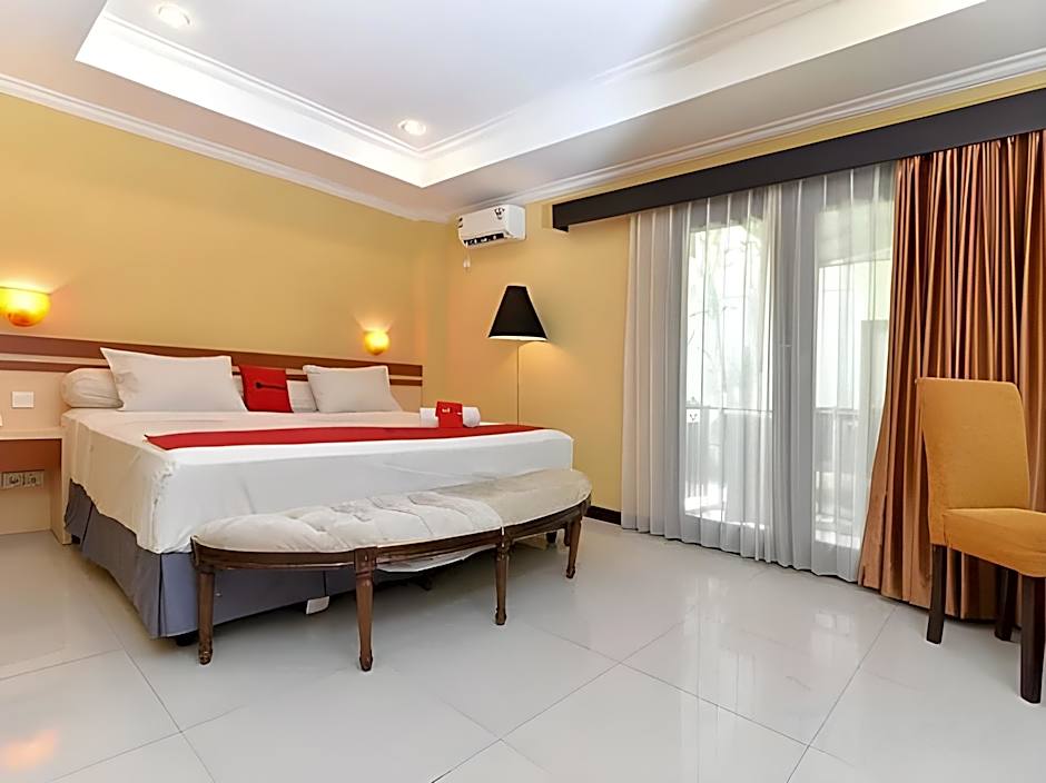 RedDoorz Plus near Mall Bali Galeria 2