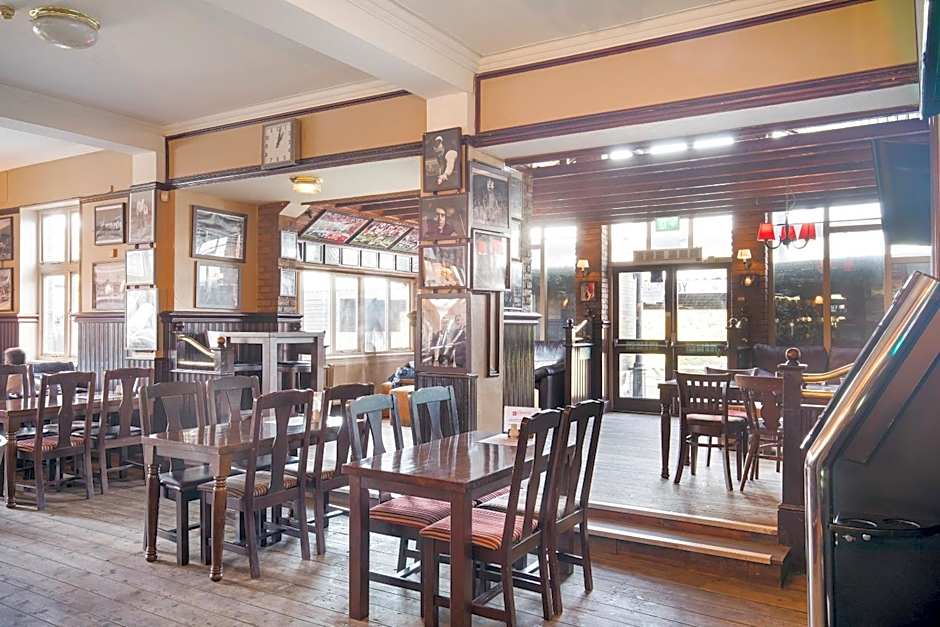 OYO The Green Man Pub and Hotel