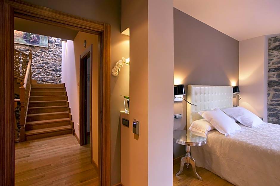 Photo 1 of 6 of 1 Double Bed or 2 Beds