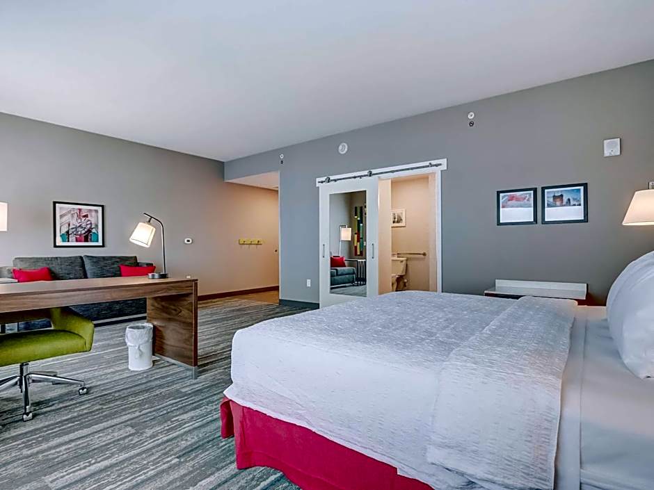 Hampton Inn & Suites Cincinnati Midtown Rookwood