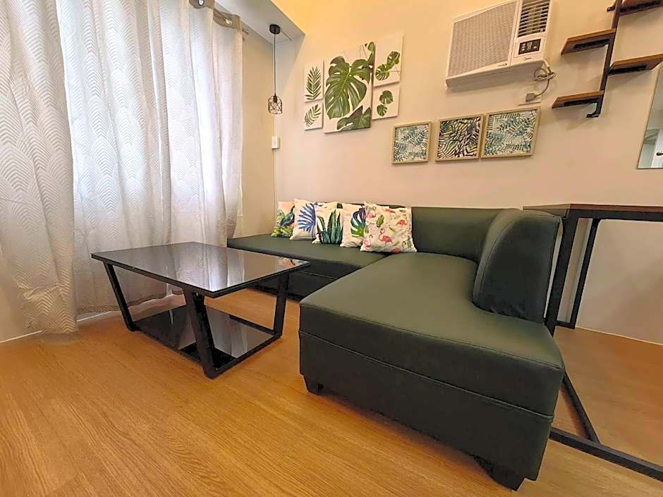 2 BR Loop Tower 1524