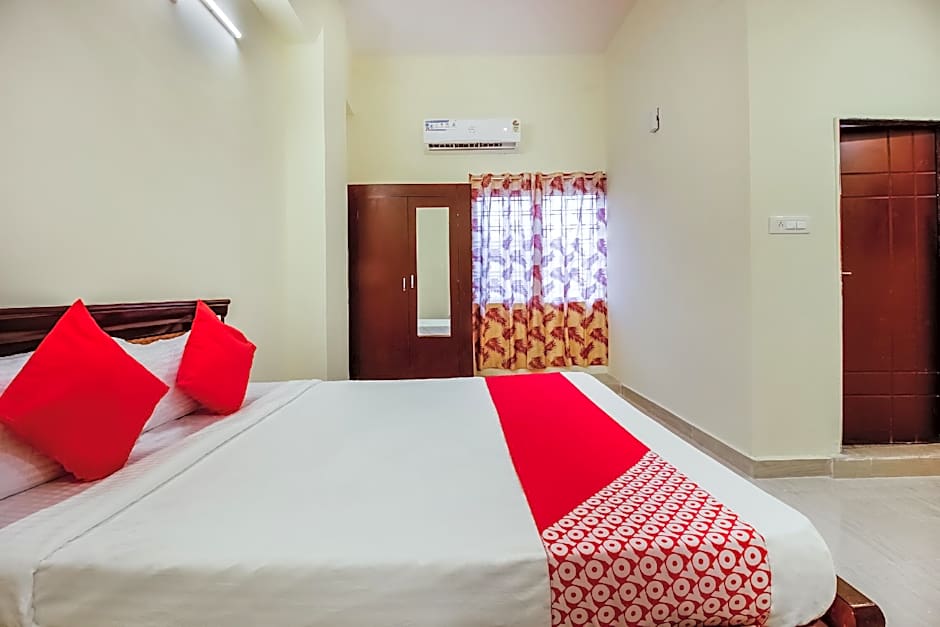 Hotel Shri Chaitra by OYO Rooms – Hyderabad, IA
