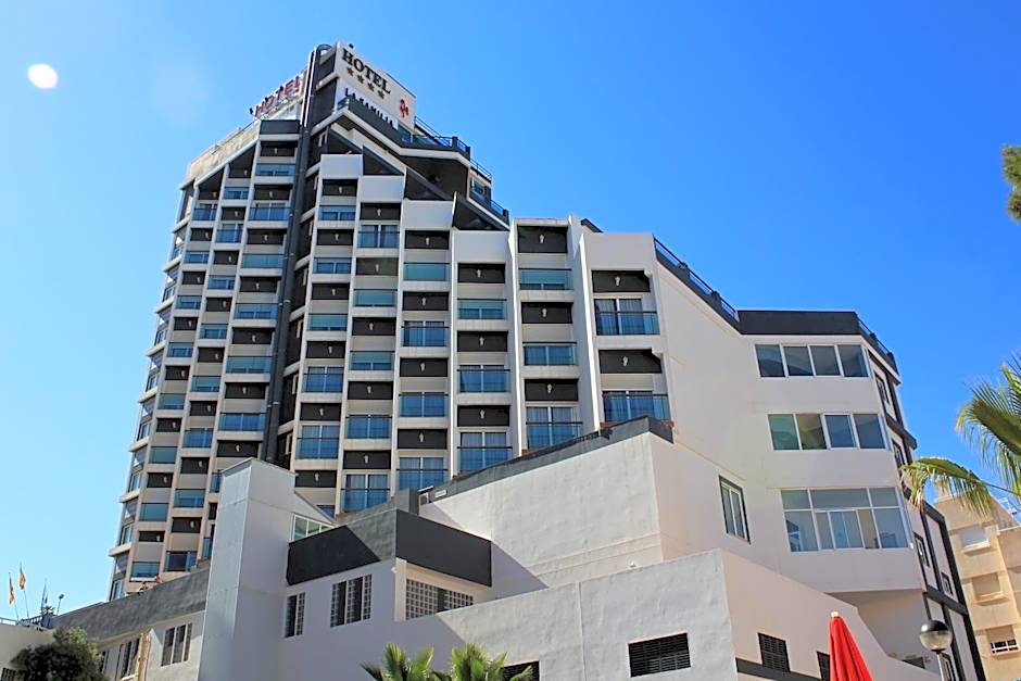 La Familia Gallo Rojo