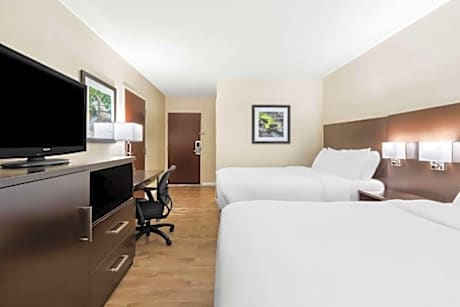 2 DOUBLE BEDS,NSMK,MICRFG,SOFABED,HISPD,FULL BREAKFAST