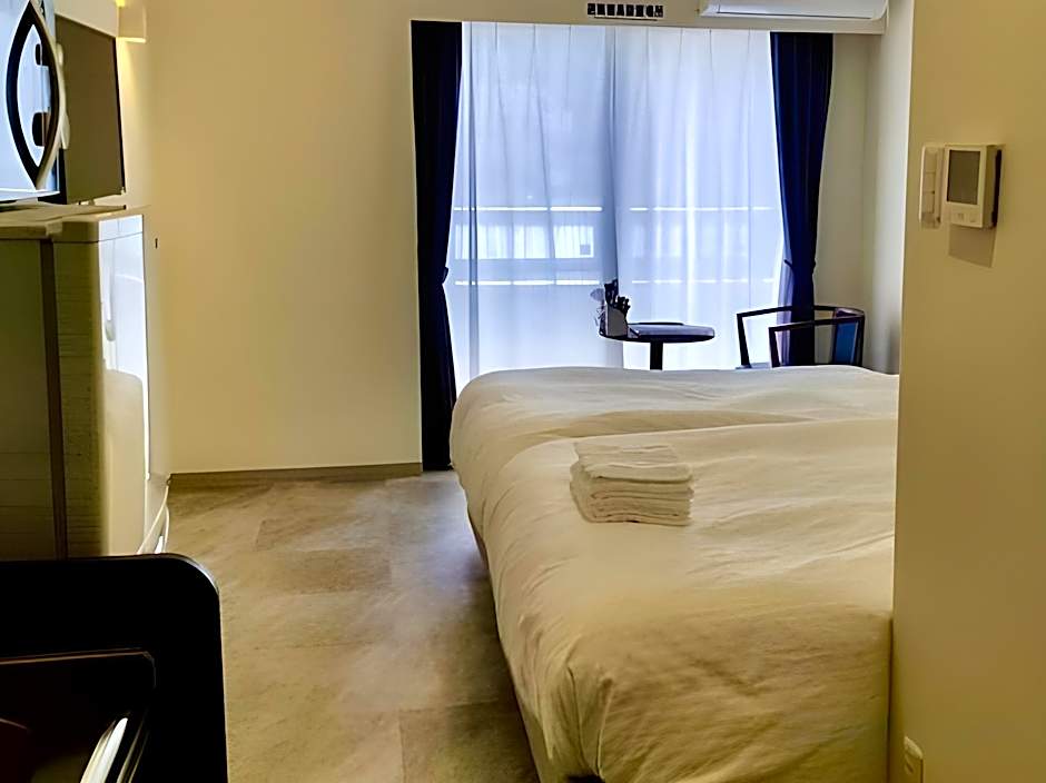 Mr.KINJO in Nica's　Makishi station