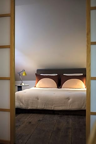 Family Room (2 Adults + 2 Children)