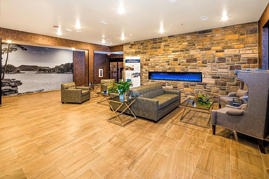 Cobblestone Inn & Suites  Fairfield Bay