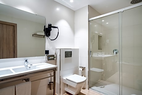 DOUBLE SEA VIEW BALCONY 2 ADULTS + 1 CHILD