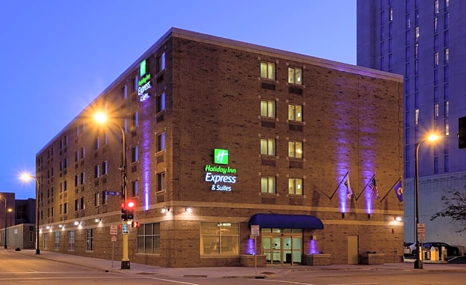 Holiday Inn Express Hotel And Suites Minneapolis Downtown