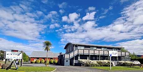 LKNZ Lodge & Cafe