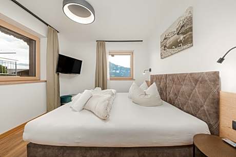 Apartment with Mountain View