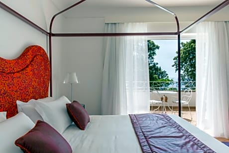 Executive Double Room with Partial Sea View