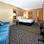 La Quinta Inn & Suites by Wyndham West Palm Beach Airport