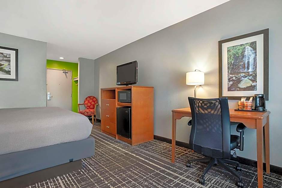 Quality Inn & Suites Birmingham - Highway 280