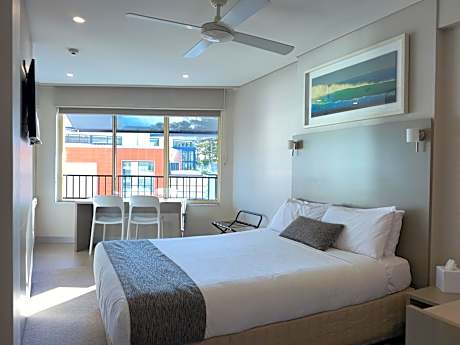 Motel Queen Bed Ocean View