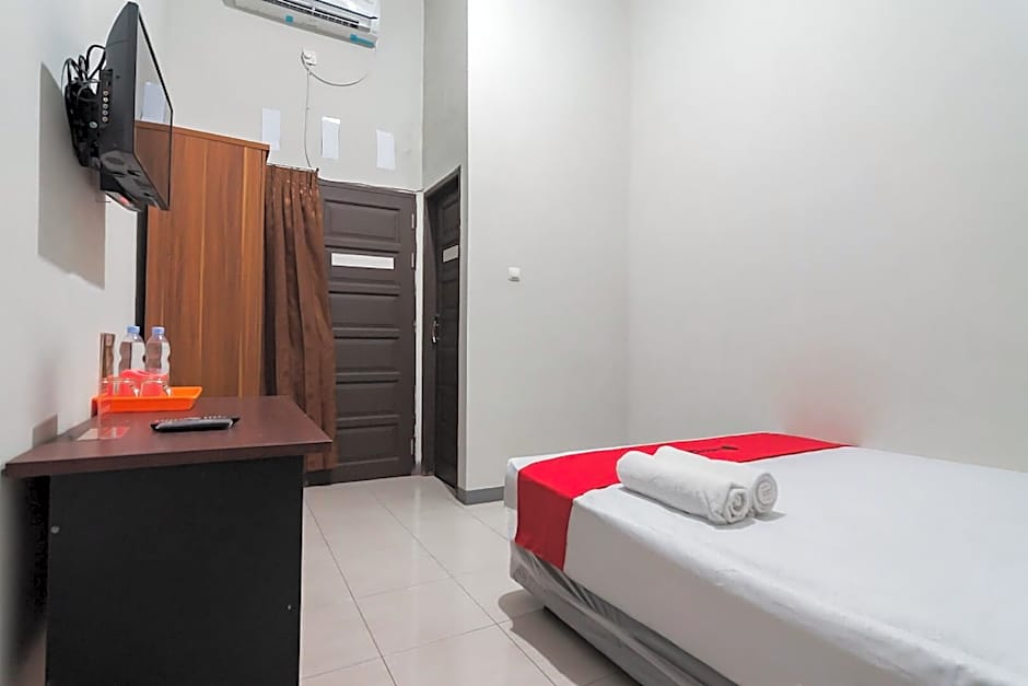 RedDoorz Syariah near Jalan Jakarta Samarinda