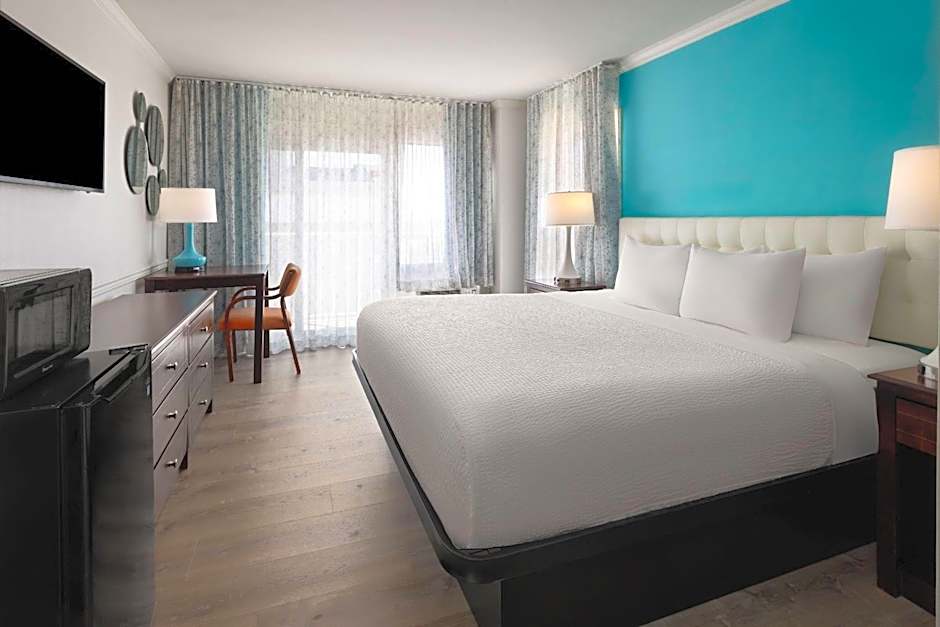 Howard Johnson Plaza Hotel by Wyndham Ocean City Oceanfront