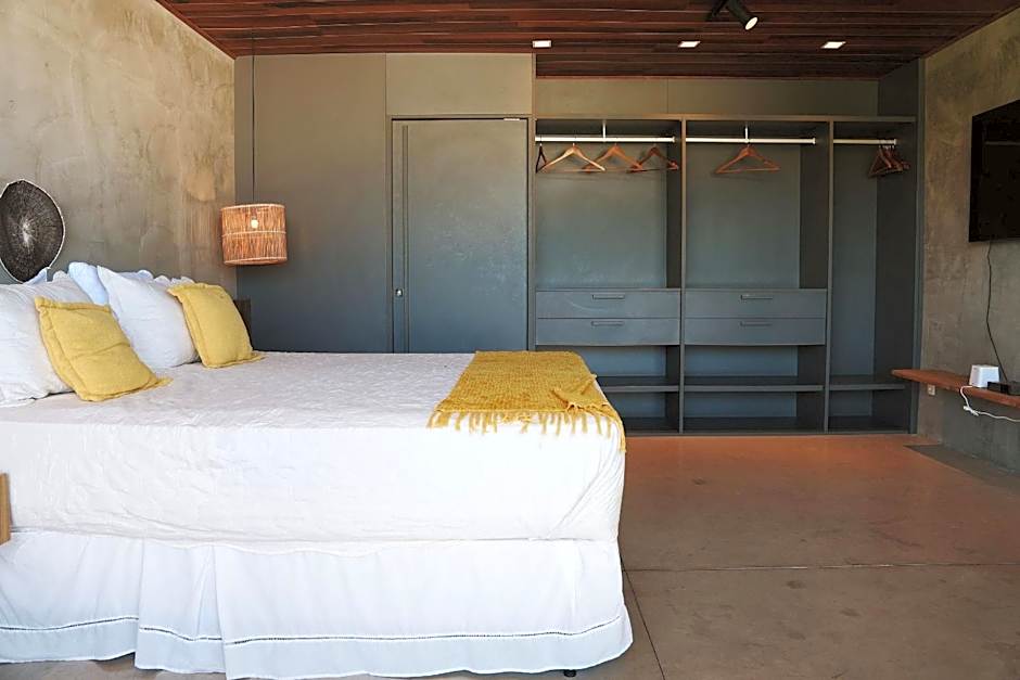 Casa com piscina aquecida, cozinheira, 30m do mar