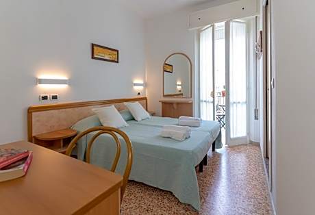 Deluxe Double or Twin Room with Sea View